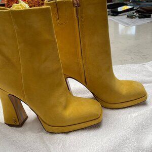 Sam Edelman Jaye Yellow Suede Block Heel Squared Toe Platform Ankle Boots 6M
